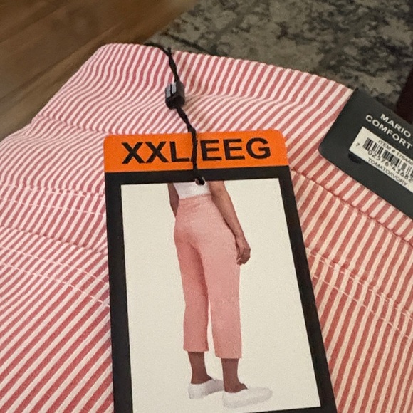 Mario Serrani Pink and White Striped Capri Pants - Picture 2 of 2